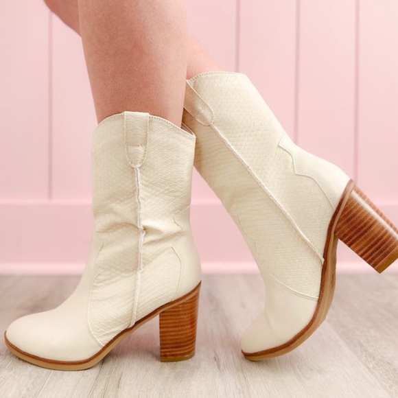 MIA Raylyn faux Snake Skin Detail Boots w/ Western Stitching - Picture 3 of 15